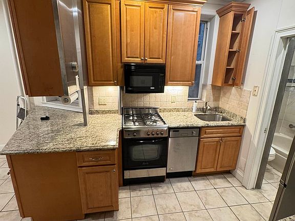 3rd image of 109 E 89th St #1H
