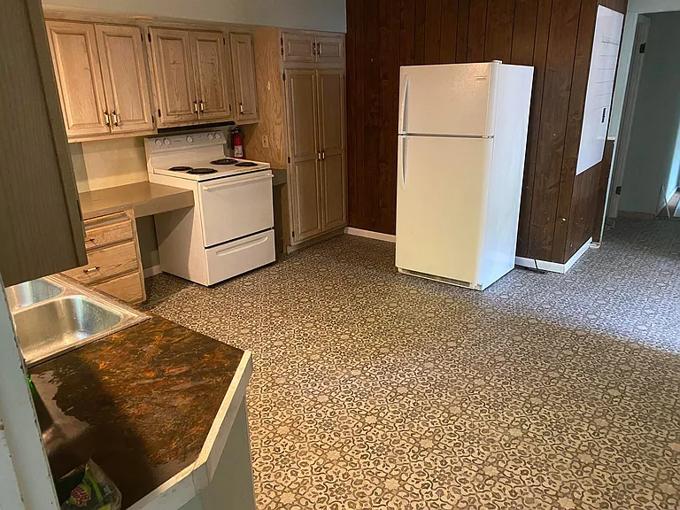 303 Melbourne St — Photo 3
