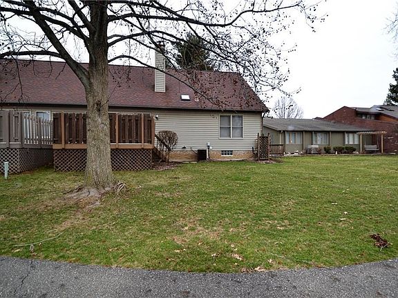 2nd image of 4714 Greenbriar Sq NE