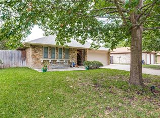 324 Goldfinch Dr, Fort Worth, TX 76108