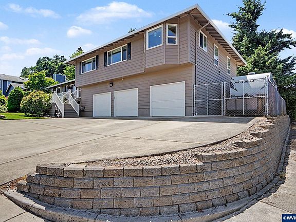 3rd image of 1423 35th Ave NW
