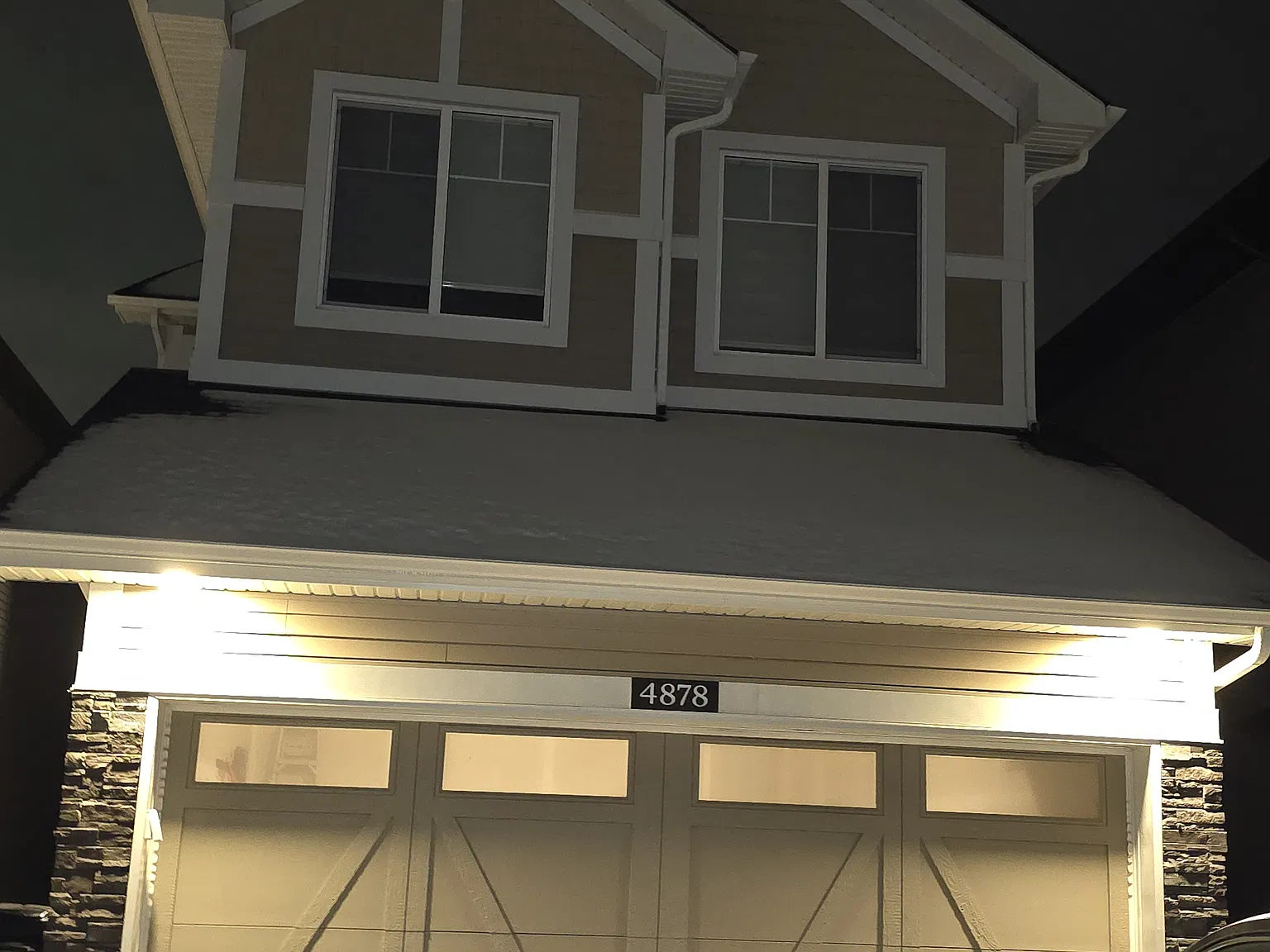 3 bed, 2.5 bath, 2000 sqft, $2,499 — Photo 1