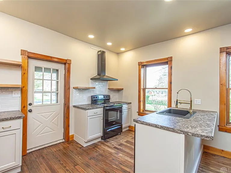 117 Montgomery Ave — Photo 18