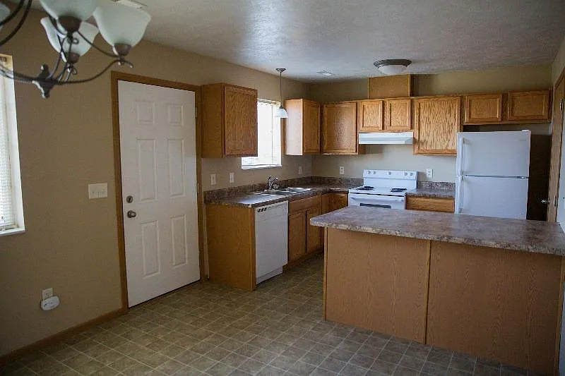 Williamsburg Townhomes — Photo 2
