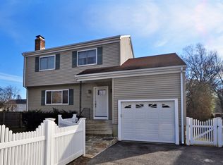 565 Oldfield Rd, Fairfield, CT 06824