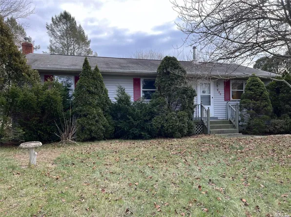 250 Riley Avenue, Baiting Hollow, NY 11933