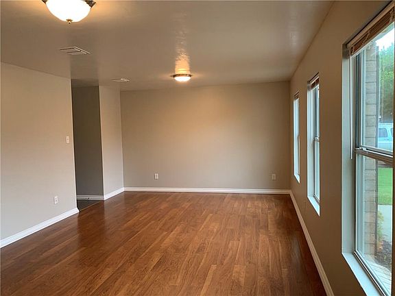 3rd image of 1685 Chesterwood Dr #S