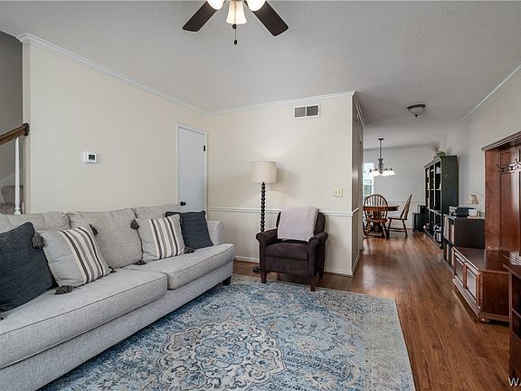 5th image of 1605 Hackberry Ln APT 4