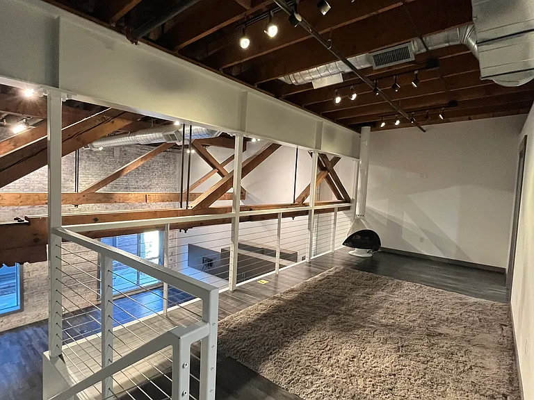 820 W Sprague Ave #C — Photo 3