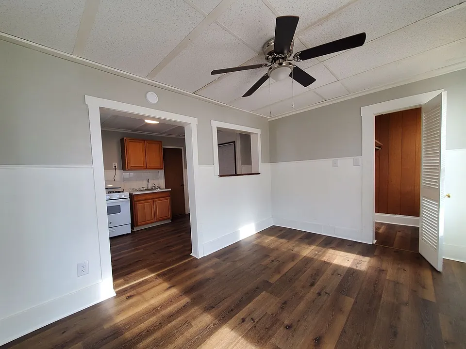 30-32 N Miami Ave