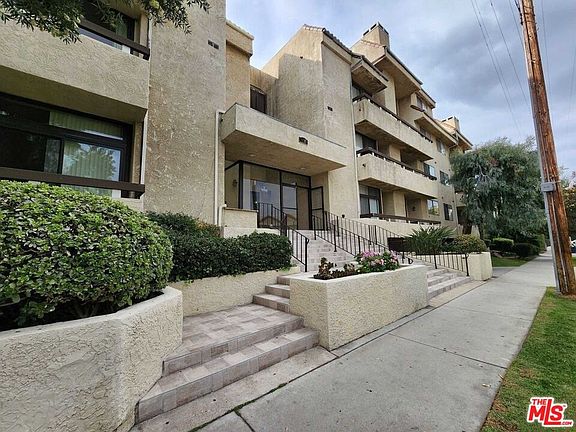2nd image of 5237 Newcastle Ave APT 305
