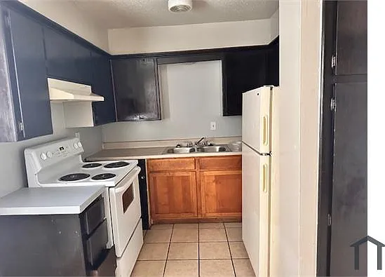 3520 NW 51st St #27 — Photo 1