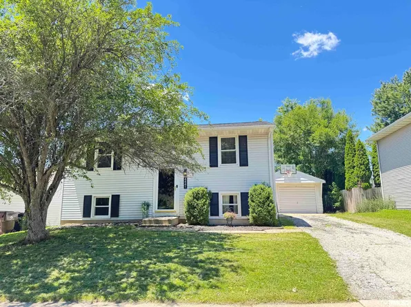 4441 W Castleton Rd, Peoria, IL 61615
