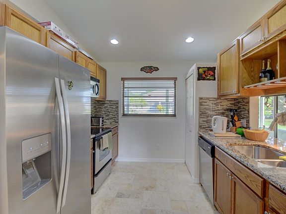 5th image of 1193 SW Hibiscus St