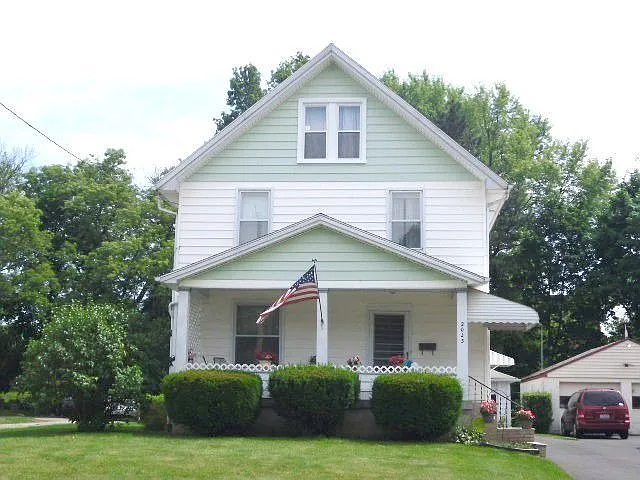 2023 S Heights Ave photo 1