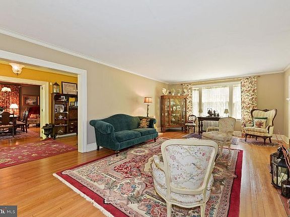 5th image of 30 E Oak Ave