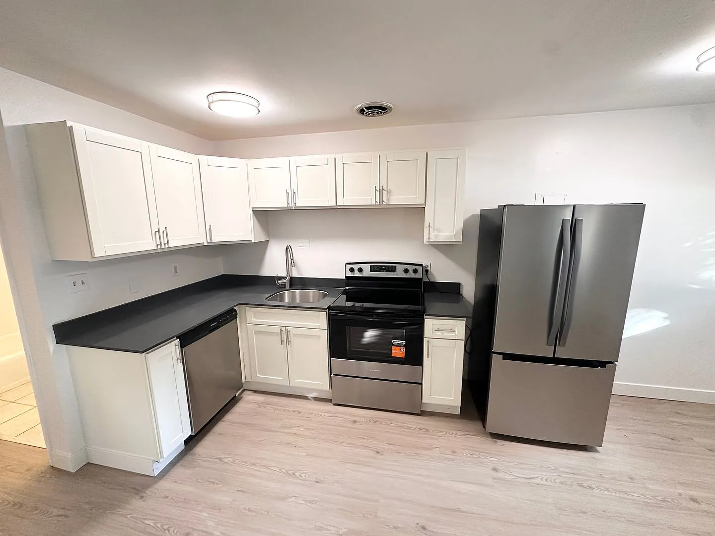 Cascade Court Apartments — Photo 2