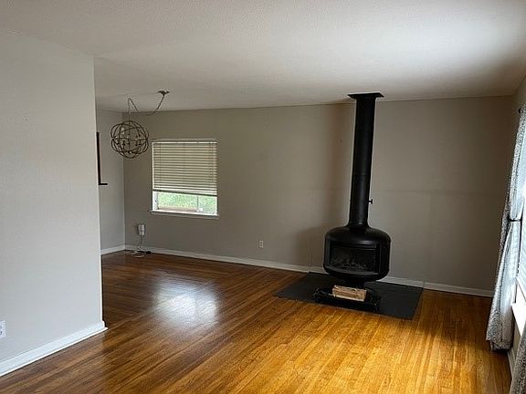 3rd image of 242 Pershing Ave
