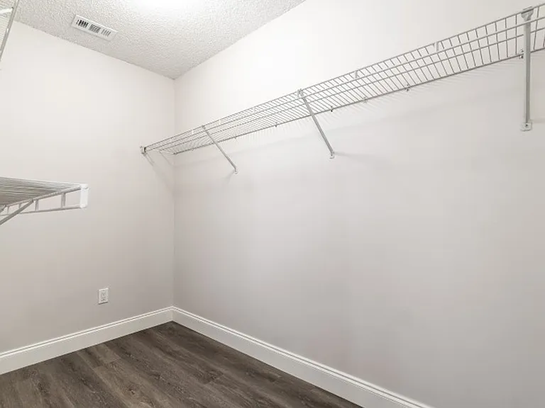 557 Grand Parke Dr — Photo 17