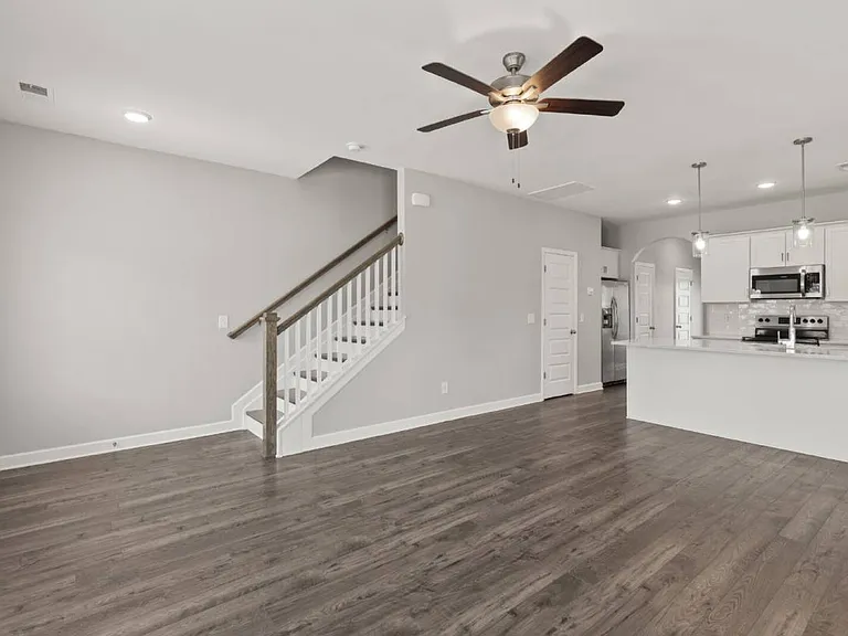 242 Mansfield Dr — Photo 8
