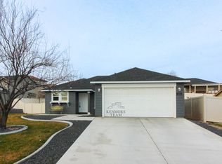 6101 Turf Paradise Dr, Pasco, WA 99301