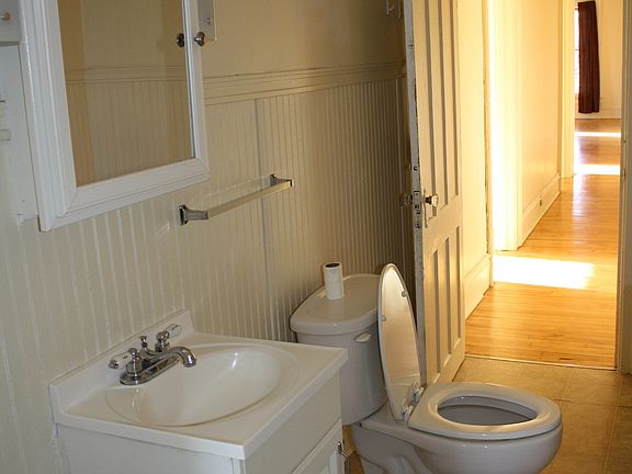2nd image of 25 Pearl St #2nd