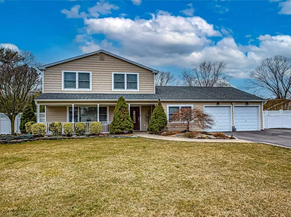 8 Holly Hill Lane, Coram, NY 11727