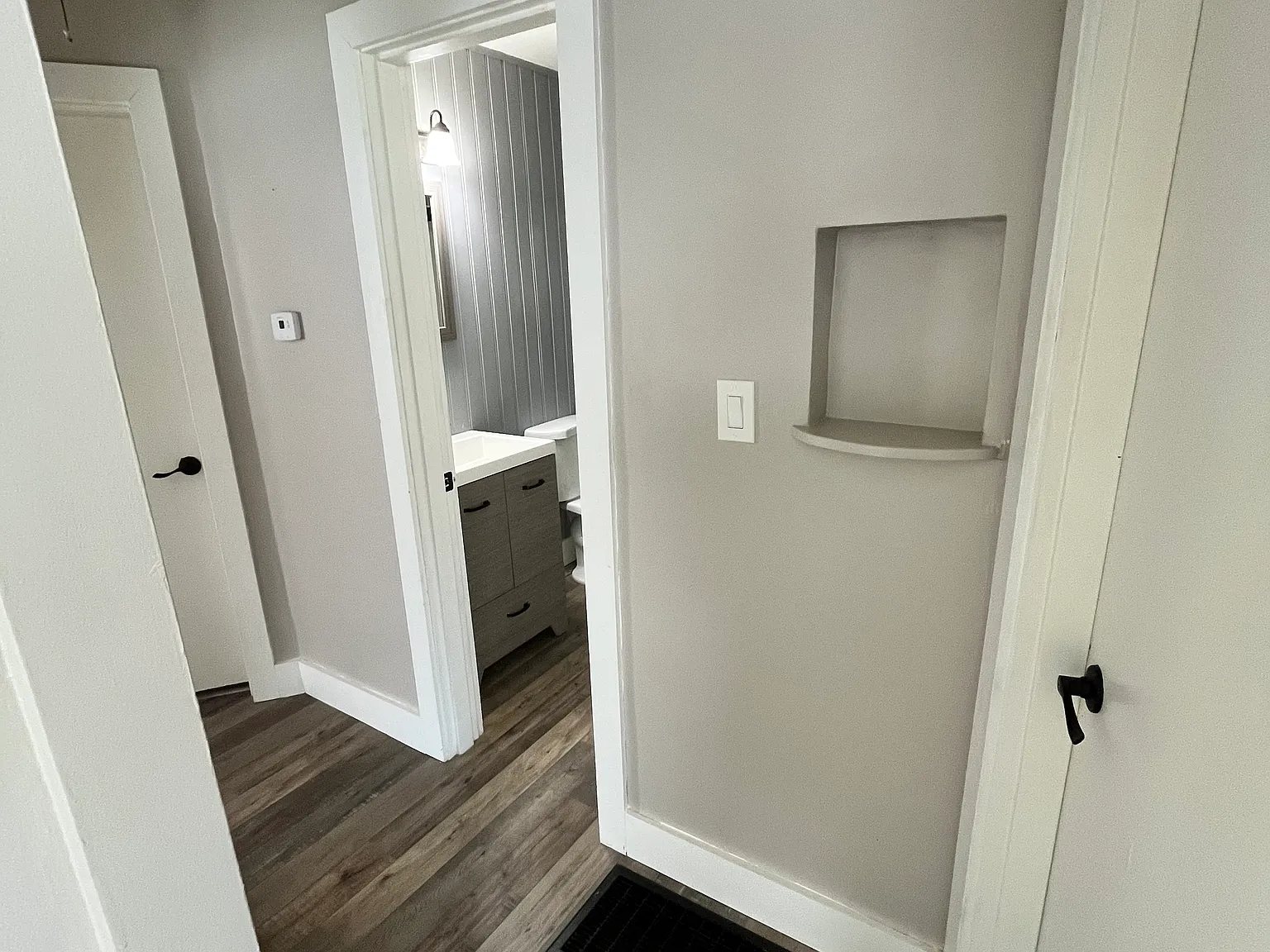 990 Vine St — Photo 4