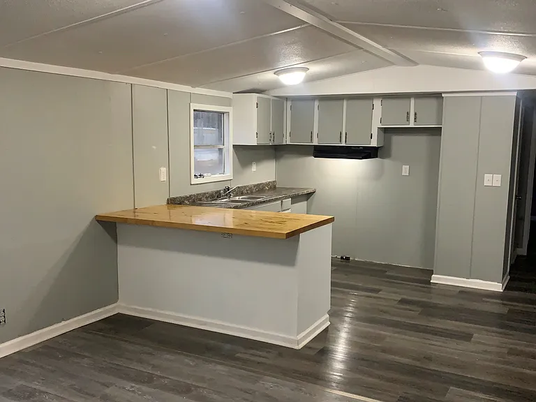 330 Haslam St #15 — Photo 1