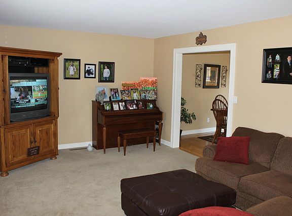 4th image of 10 Windsor Ct
