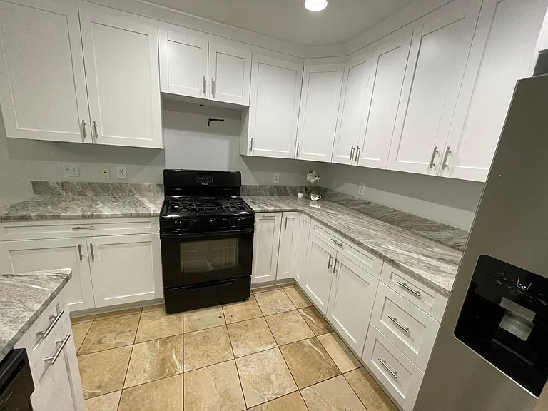 2470 Lunetta Ln — Photo 9