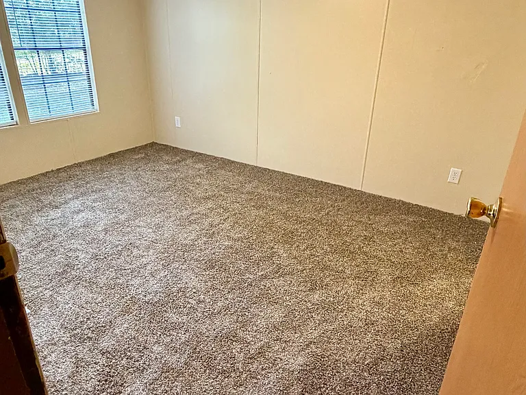 380 NW Lamar Pl — Photo 4