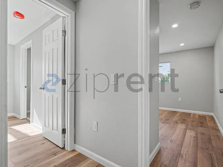 1204 W 50th St — Photo 17
