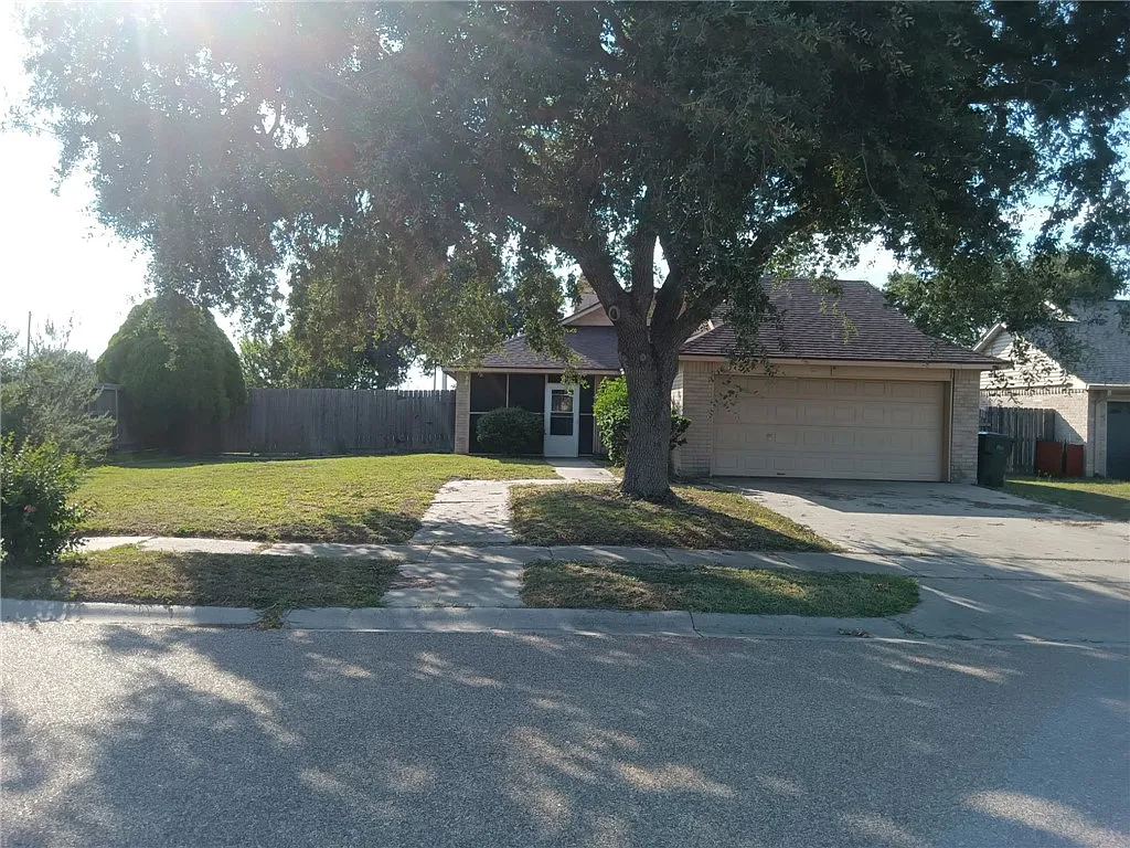 3 bed, 1422 sqft, $1,995 — Photo 1