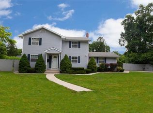 371 Howells Rd, Bay Shore, NY 11706