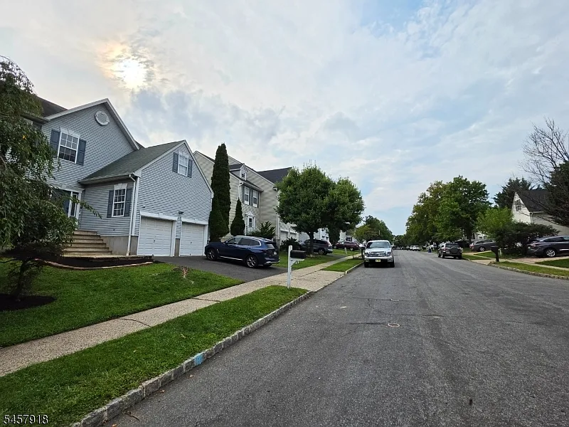 4 bed, 2.5 bath, $4,700 — Photo 2