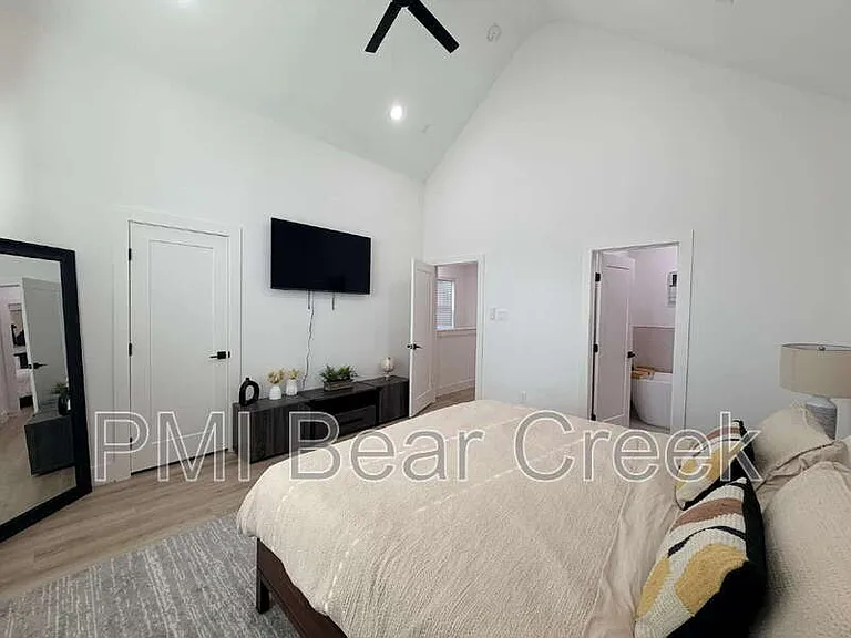 2706 Cochran St — Photo 14