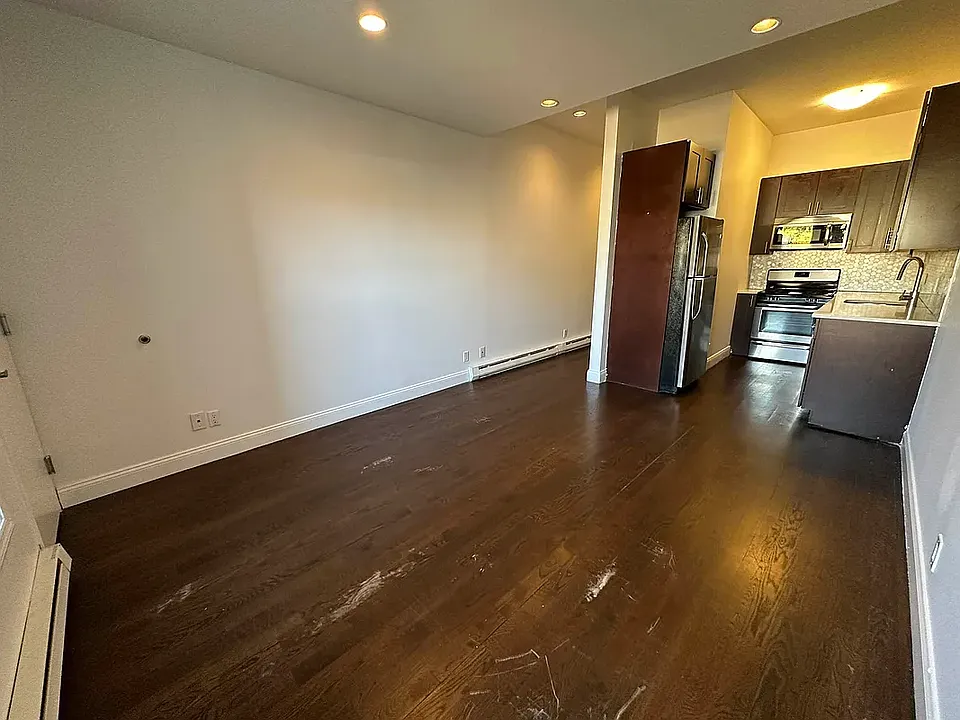 913 Broadway #3R