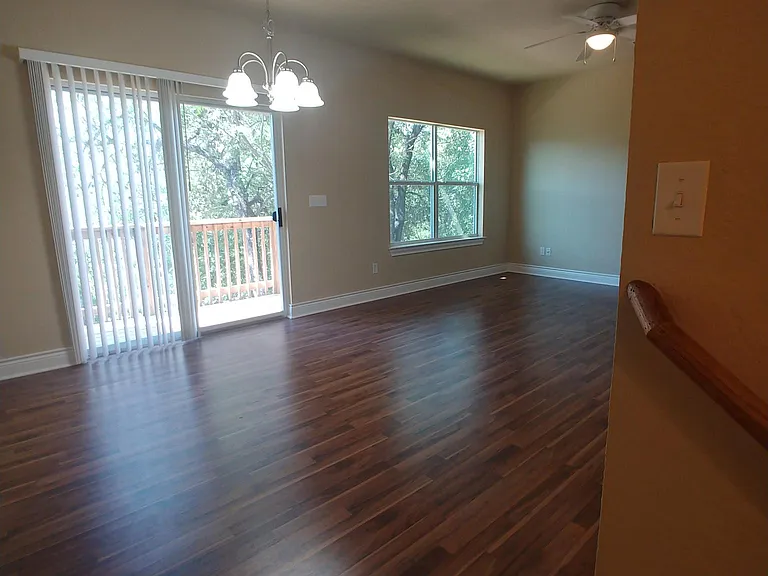 607 Creek Dr — Photo 7