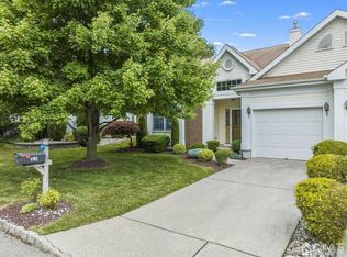 25 Chandler Ct, Monroe Township, NJ 08831
