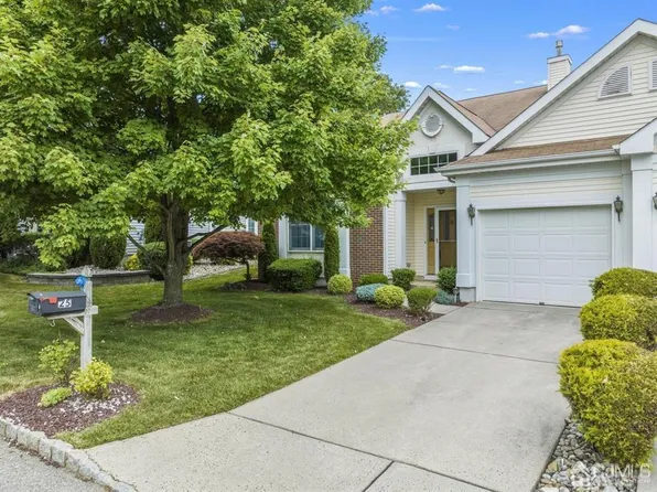 25 Chandler Ct, Monroe Township, NJ 08831