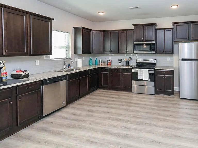 1051 Sandy Springs Rd NW — Photo 4