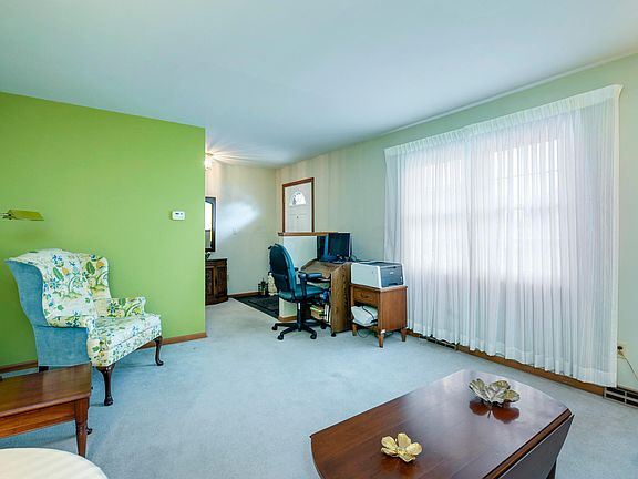 3rd image of 6942 Carrousel Dr S