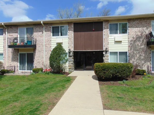 8996 Kennedy Dr #105E, Des Plaines, IL 60016