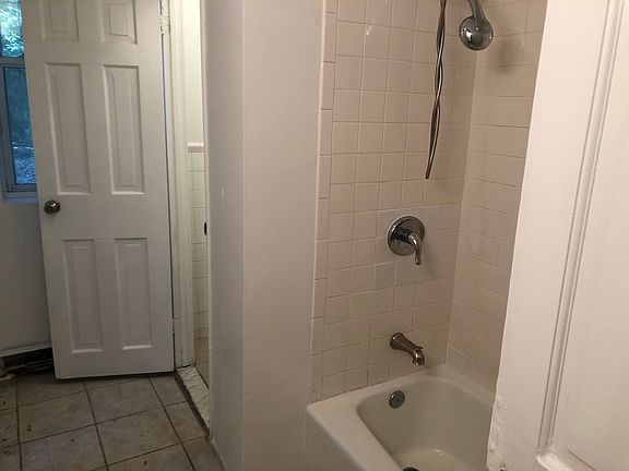 3rd image of 236 Hancock St APT 1R