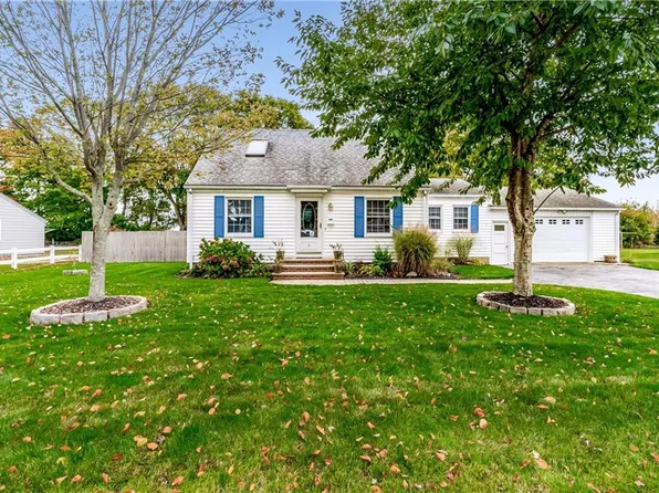 8 Charles Ave, Westerly, RI 02891