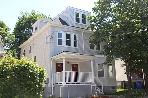 17 Middleton St Photo 1