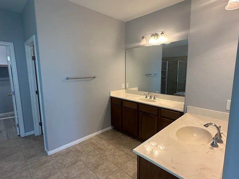 576 Glassford Ct — Photo 18