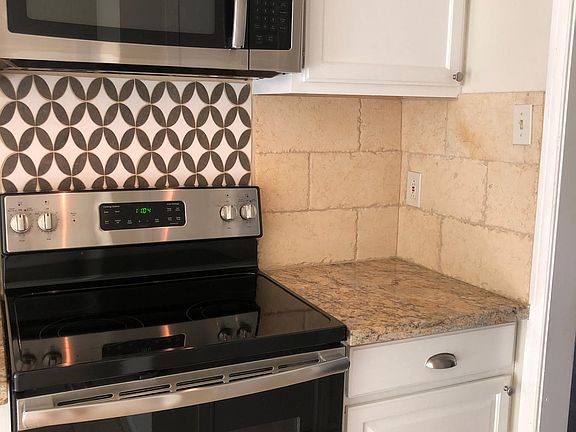 3rd image of 2415 Lakeview Cir