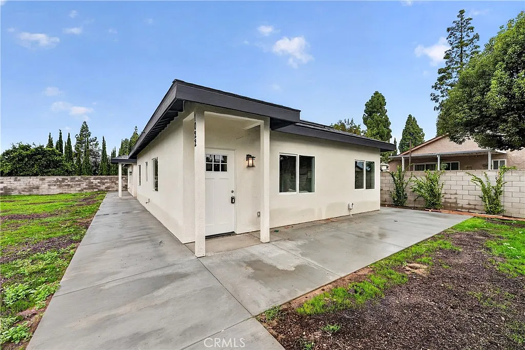 3 bed, 3.0 bath, 1000 sqft, $3,050 — Photo 1